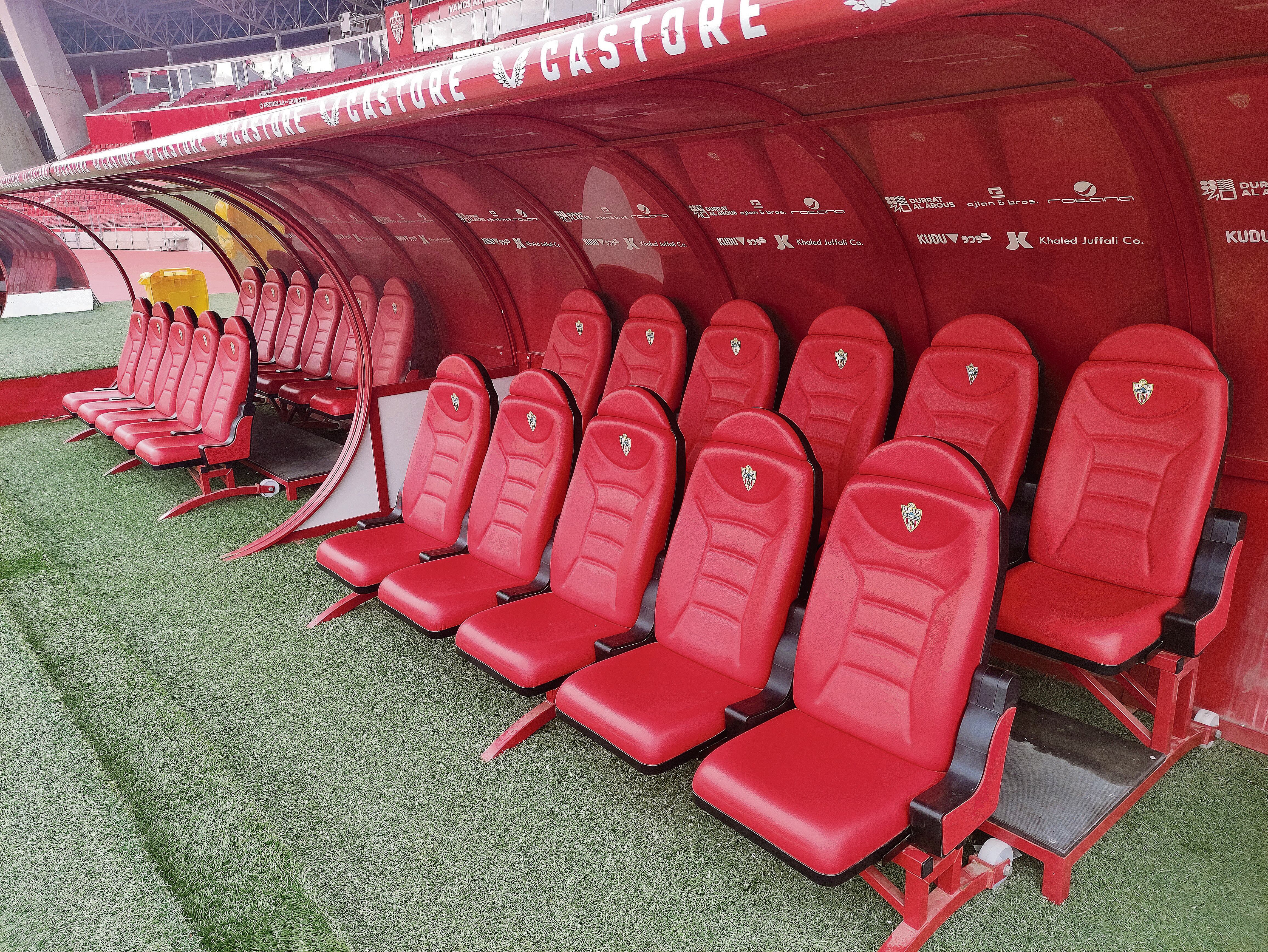 Este banquillo vale una pasta en Segunda División con el objetivo del ascenso como gran reto en el curso 24-25.