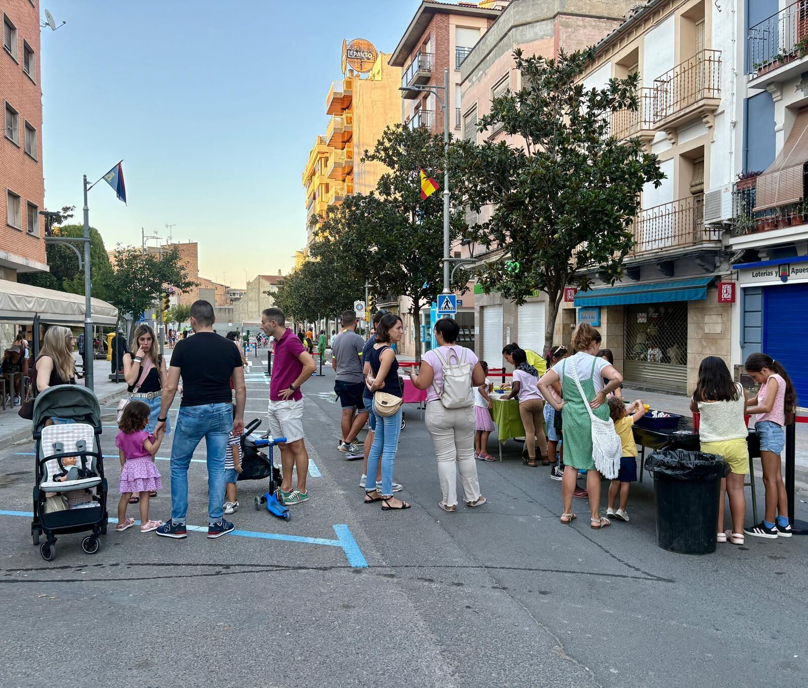 Las familias, protagonistas en las jornadas de movilidad sostenible de Binéfar (2025).