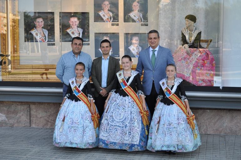 La Reina y las Damas Infantiles en El Corte Inglés