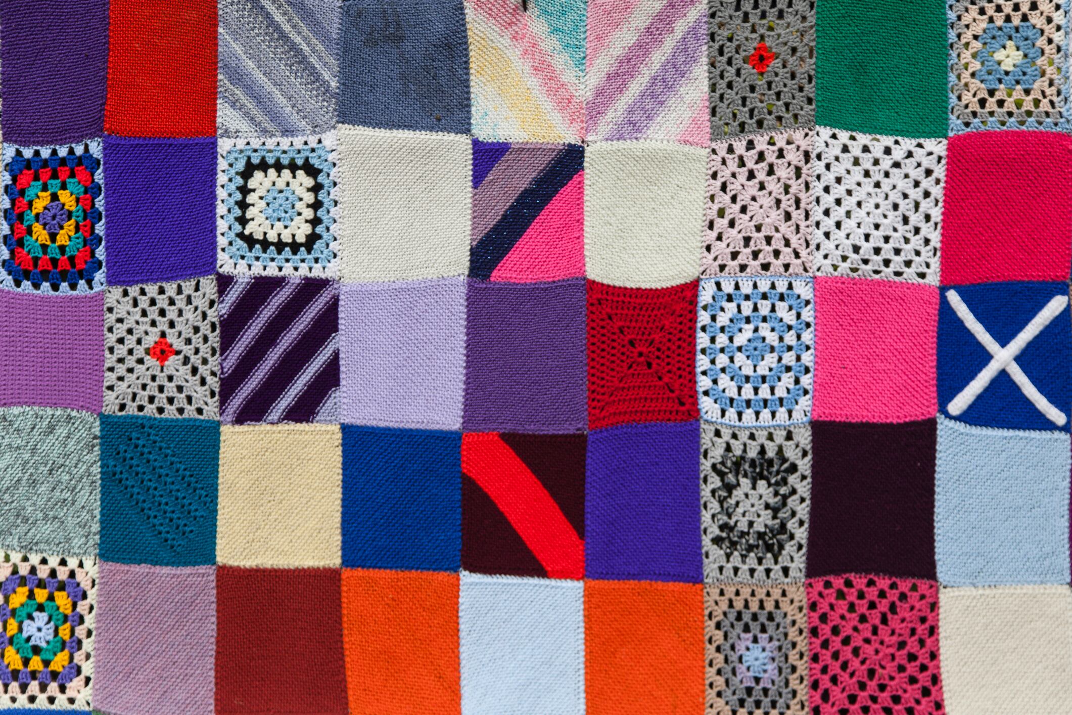 Desde el área de Políticas Económicas han tenido en cuenta la gran afición que existe a esta modalidad de costura que consiste en confeccionar piezas grandes de tela a base de retales.