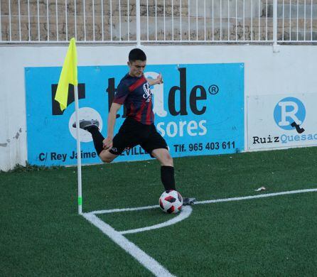 Ortu lanzando desde la esquina