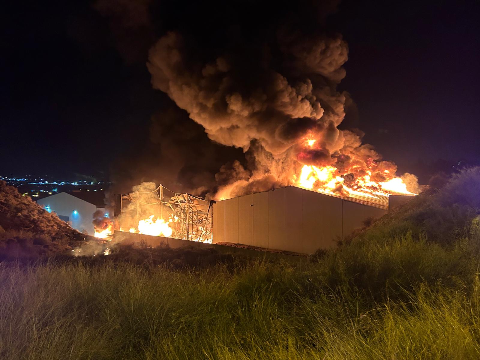 Incendio de una nave industrial en Molina de Segura