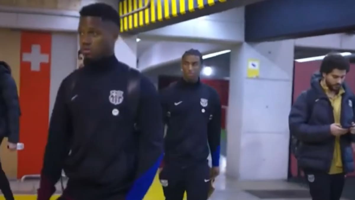 Los jugadores del FC Barcelona, consternados tras la noticia del fallecimiento del doctor Carles Miñarro