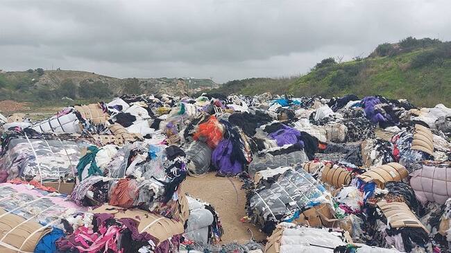 Vertedero de textiles en Algeciras