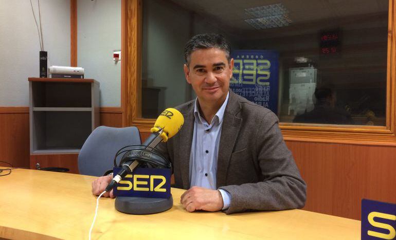 El grupo de 'militantes en pie' agradece a González Ramos que votara no a Rajoy en el Comité Federal del PSOE