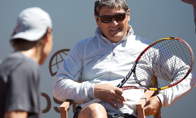 Toni Nadal, en una imagen de archivo durante un entrenamiento con el número uno del tenis español.