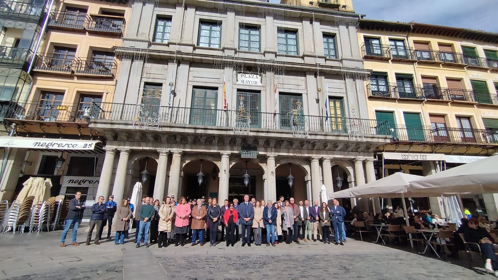 Minuto de silencio a las puertas del Ayuntamiento de Segovia