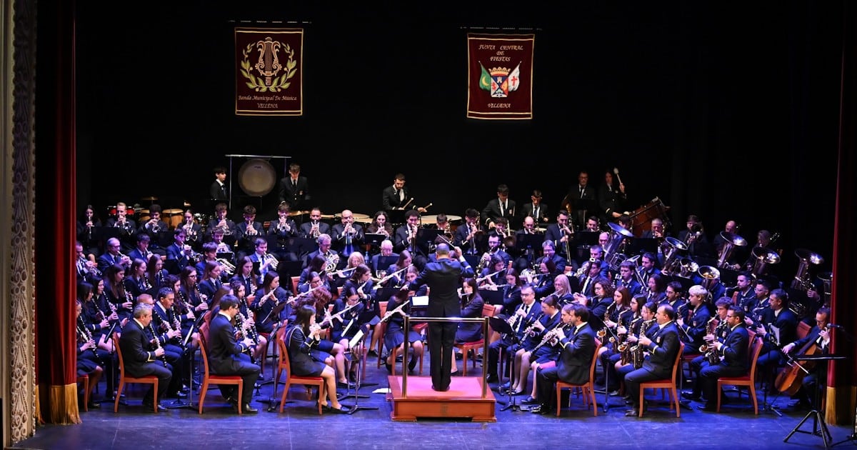 La Banda Municipal de Villena, en el teatro