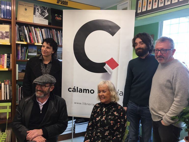 Veronica Gerber, Juan Madrid, Monika Zgustova y Juan Gómez, ganadores de los Premios Cálamo 2017, junto a Paco Goyanes, librero de Cálamo