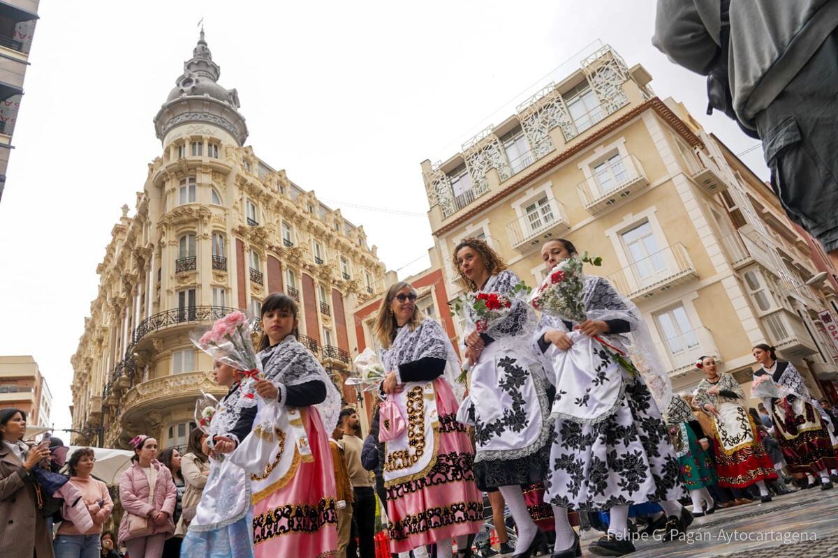 Desfile de la Ofrenda Floral a la Virgen de la Caridad 2025