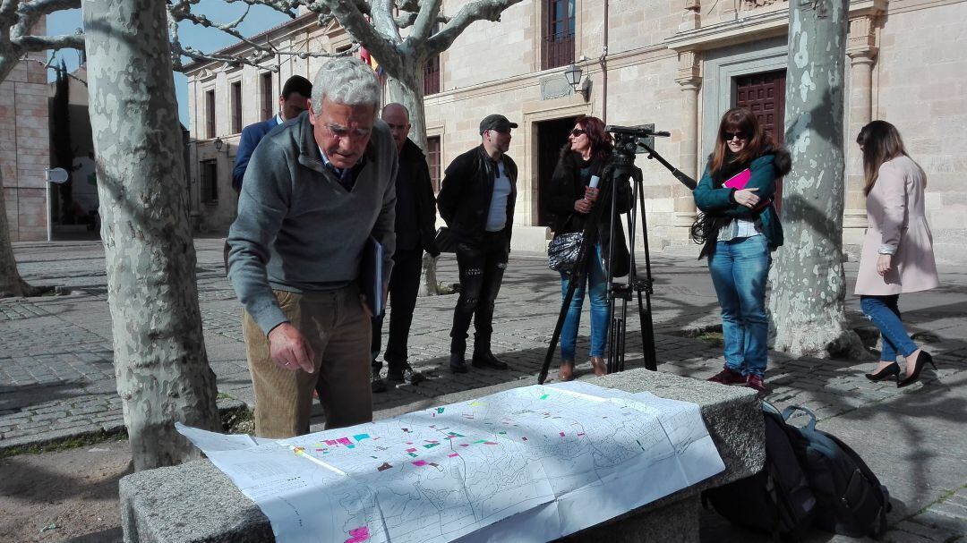 Integrantes de Pueblos Vivos después de la reunión con la Diputación Provincial 