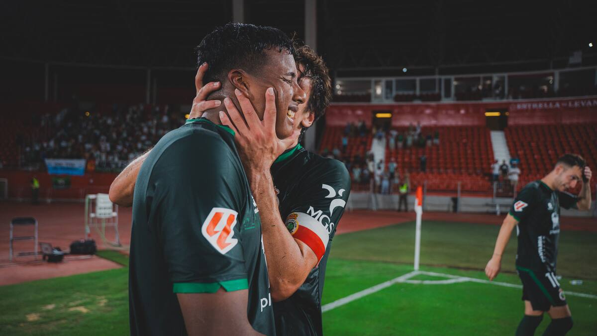 'La banda del Racing' remonta al ritmo de Jeremy Arévalo