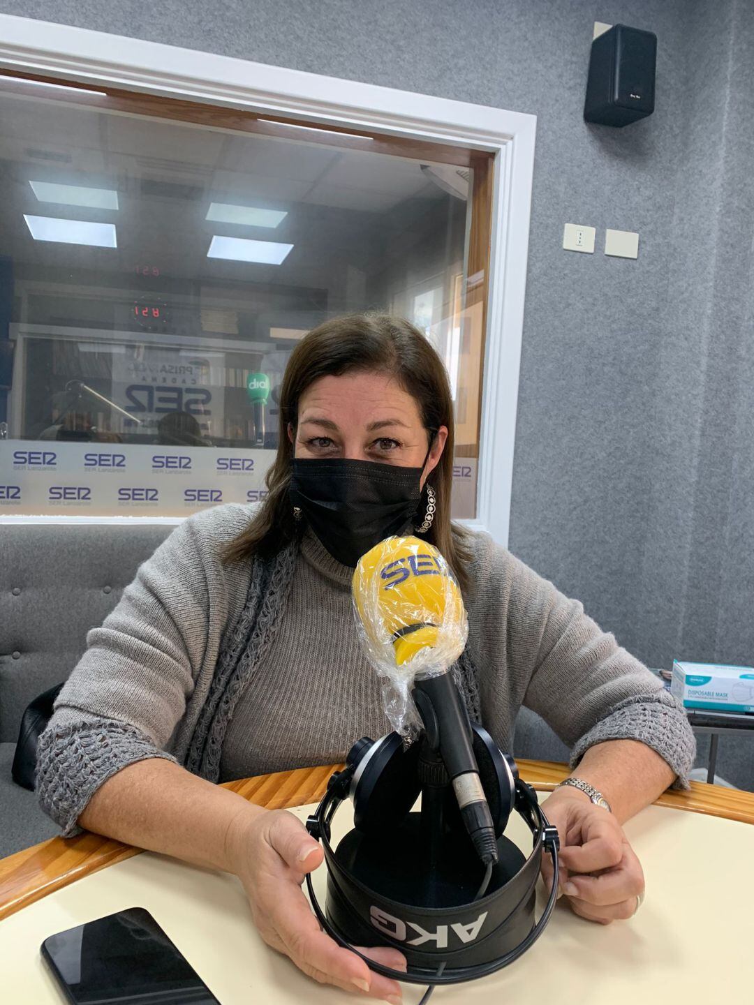 Ástriz Pérez, alcaldesa de Arrecofe, en los estudios de SER Lanzarote. 