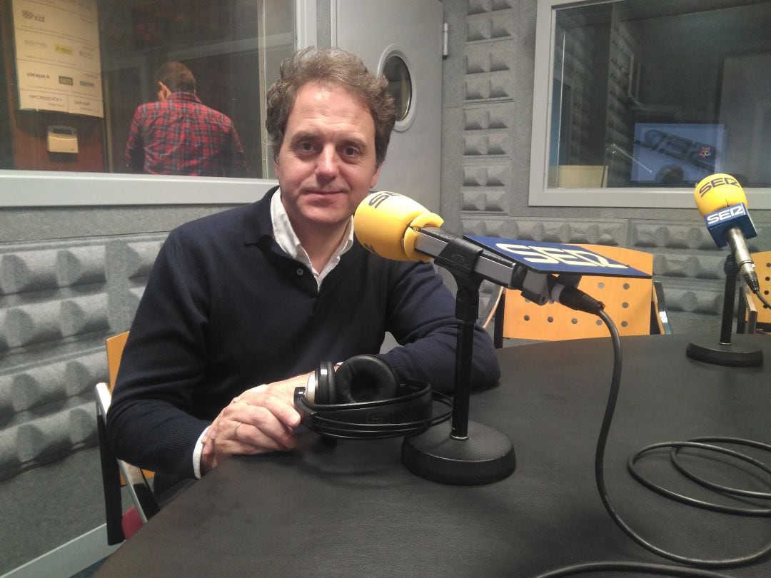 Domingo Villar en los estudios de Radio Vigo