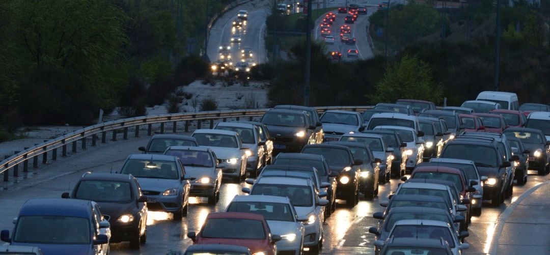 Atasco en la A-1 a la altura de Sanse