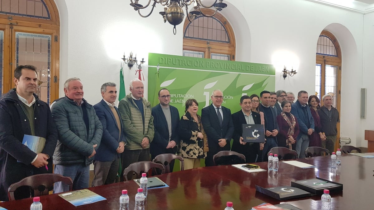 La comisión institucional de la candidatura &quot;Paisajes del Olivar en Andalucía. Historia milenaria de un mar de olivos&quot; a Patrimonio Mundial