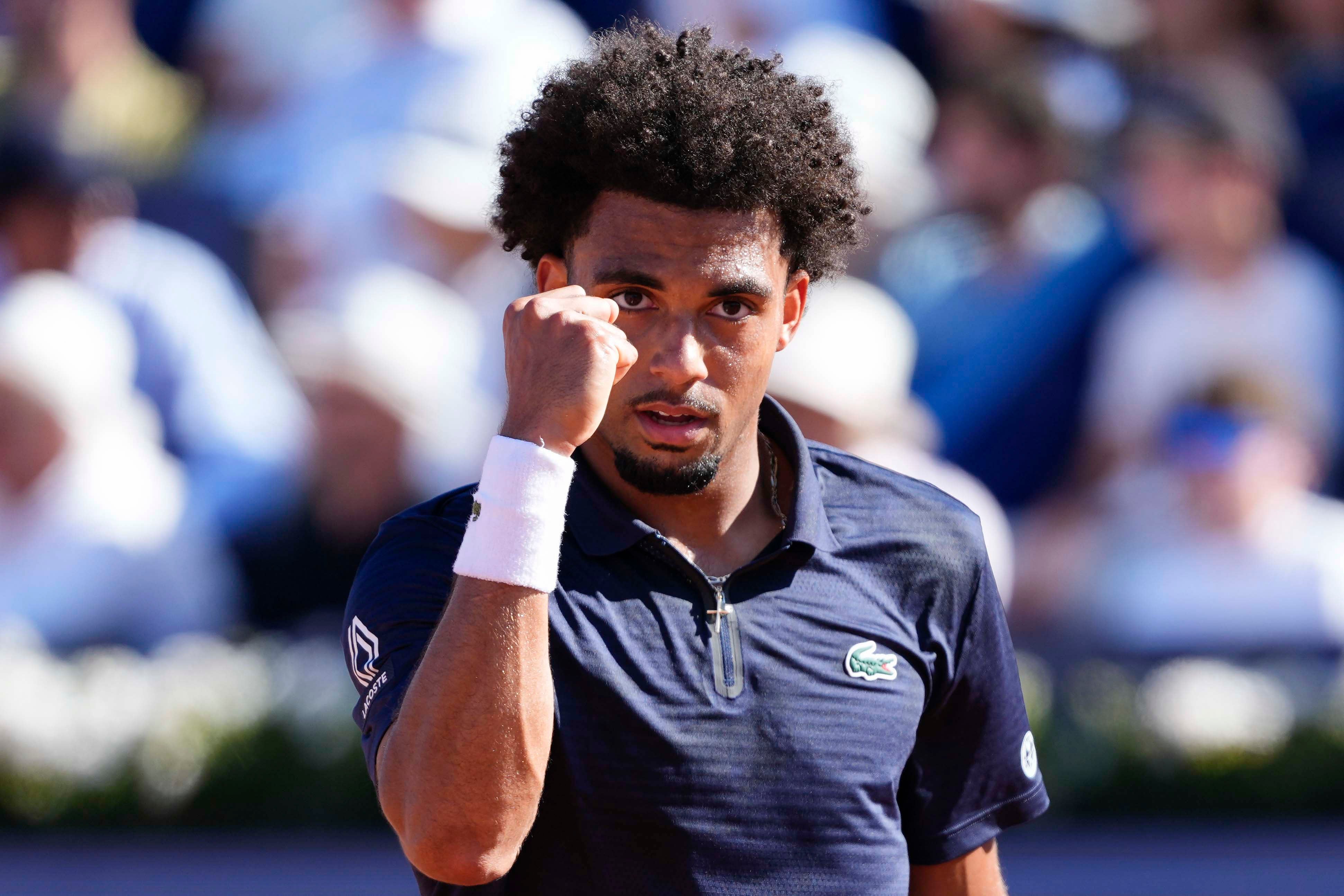 Arthur Fils celebra un punto en el Conde de Godó 2026