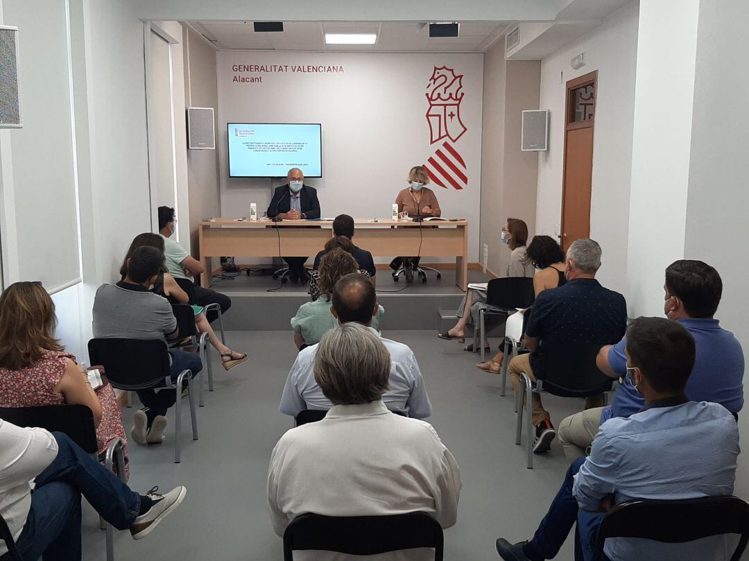 Reunión en la Casa las Brujas con alcaldes y representantes de los municipios que recibirán ayudas