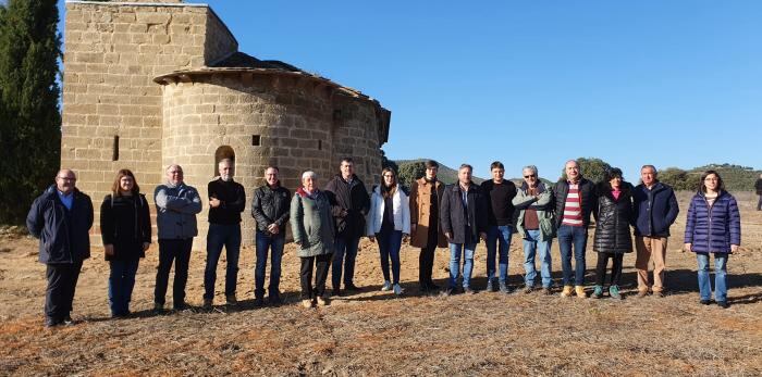 El consejero Soro y su equipo visitaban las obras de la ermita de Santa Lucía en Ayerbe