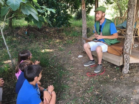 Brais, el cuentacuentos, relatando una historia a los visitantes de &#039;Cinema Palleiriso&#039;