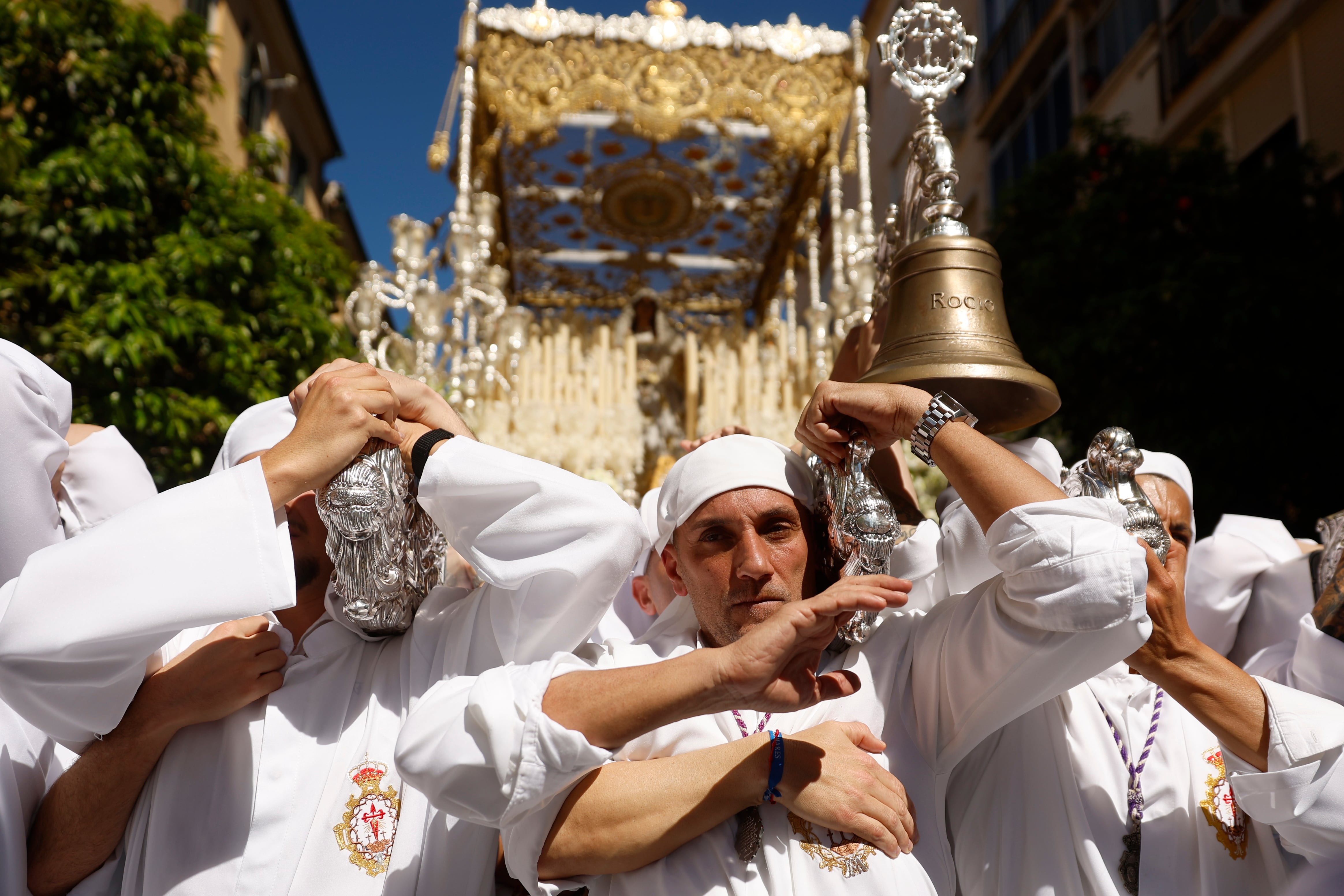 MÁLAGA, 31/03/2026.- Vista de la procesión de la Virgen del Rocío este Martes Santo en Málaga (Andalucía). EFE/ Jorge Zapata