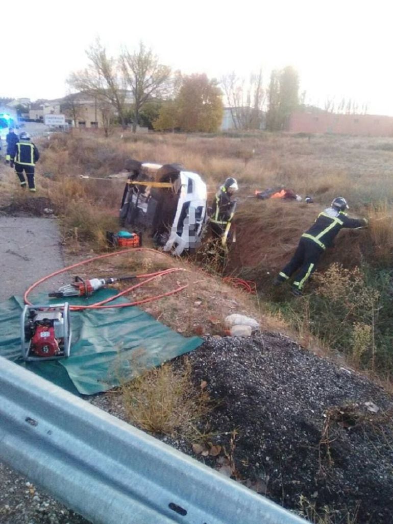 Imagen de uno de los accidentes producidos en la rotonda de acceso a la A-11 en Castrillo de la Vega