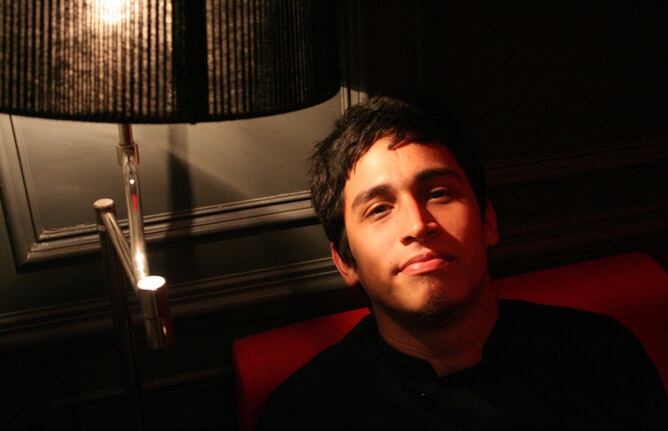 Aunque nació en Ecuador y creció en España, Ricardo Murillo cultiva la gastronomía británica en el Bristolbar de Madrid.