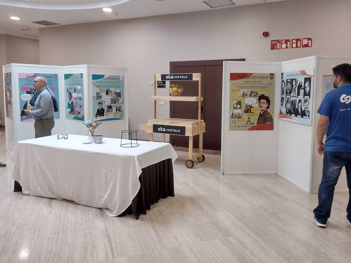 La exposición 'Pioneras informáticas', de la UJA, llega a Santiago de Compostela