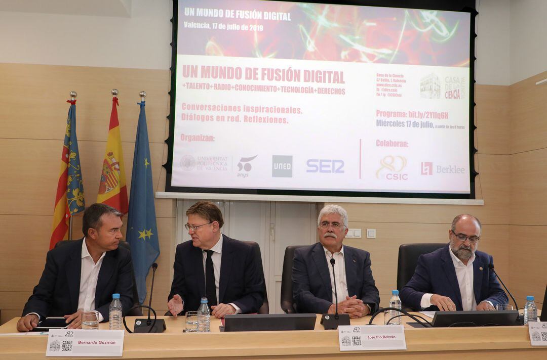 Foro Un Mundo de Fusión Digital