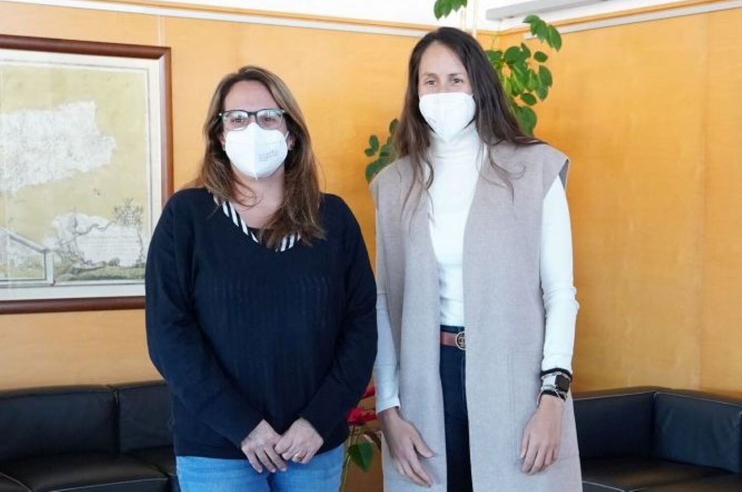 Susana Mora i Gemma Triay han signat un nou acord de col·laboració en el que serà el quart any que donarà suport a la promoció de Menorca.