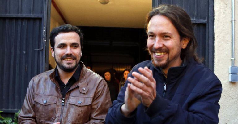 Los líderes de Podemos, Pablo Iglesias y de Izquierda Unida, Alberto Garzón tras el preacuerdo electoral alcanzado por ambas formaciones para presentarse a los comicios del 26 de junio