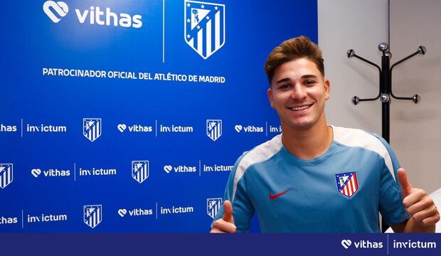 Julián Álvarez tras pasar el reconocimiento con el Atlético de Madrid.