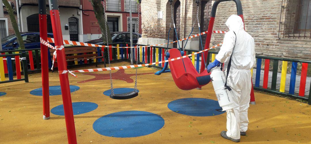 Desinfección de parque infantil