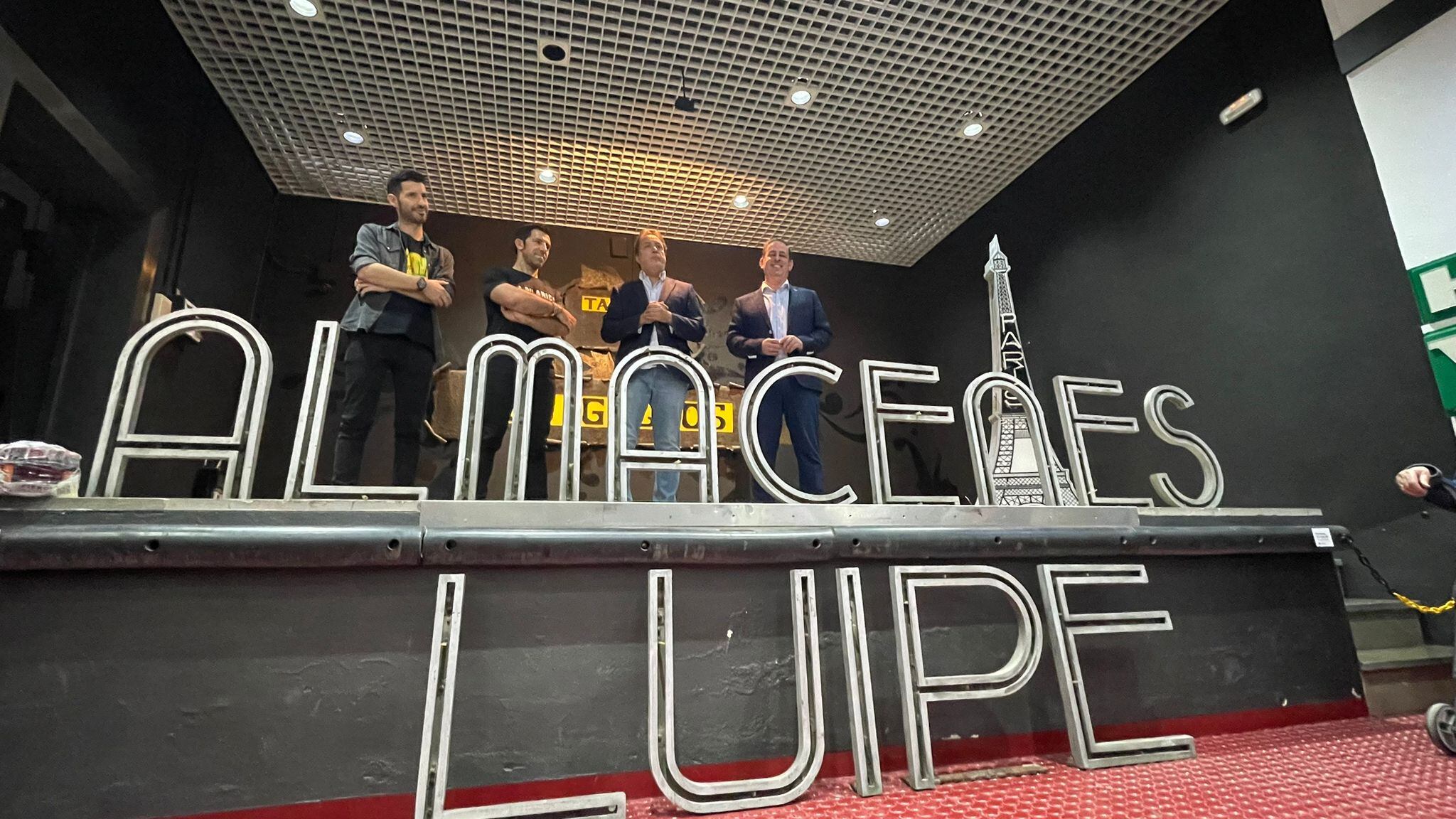 Carlos Campos, Juan Montoro 'El Creata', el concejal de Cultura José Manuel Higueras y el de Mantenimiento Urbano Javier Padorno durante la presentación de la exposición 'Rótulos Chuléricos de Jaén'