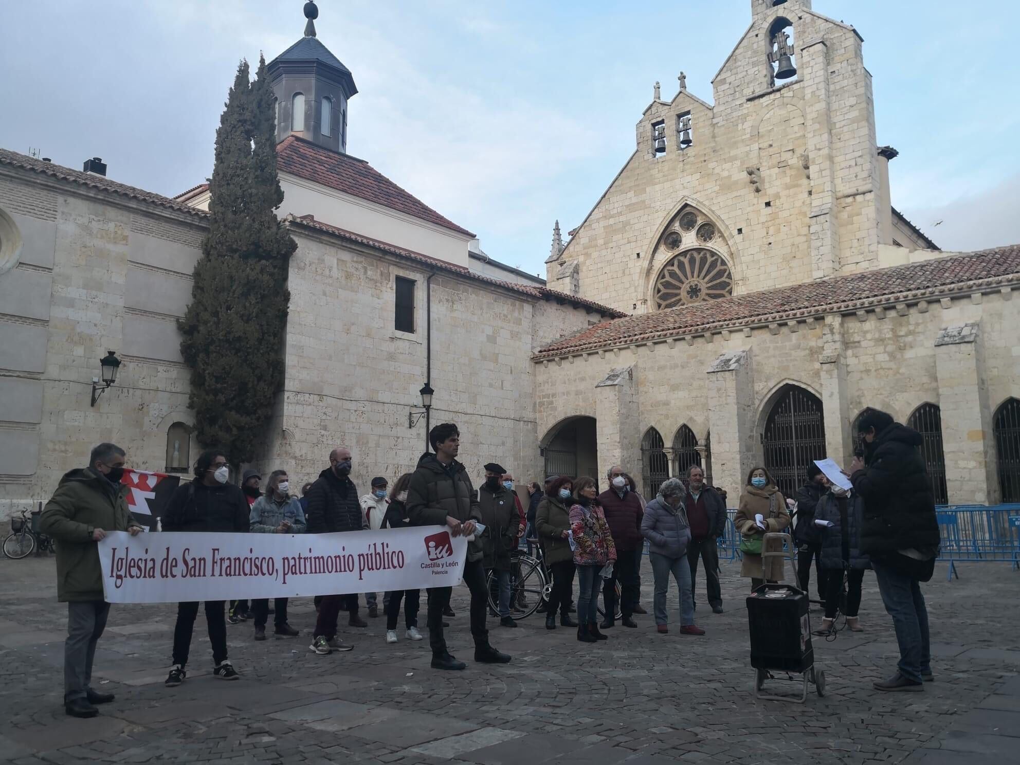 Concentración ante la iglesia de San Francisco