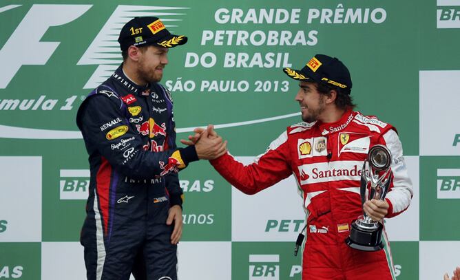 Fernando Alonso felicita al campeón del mundo