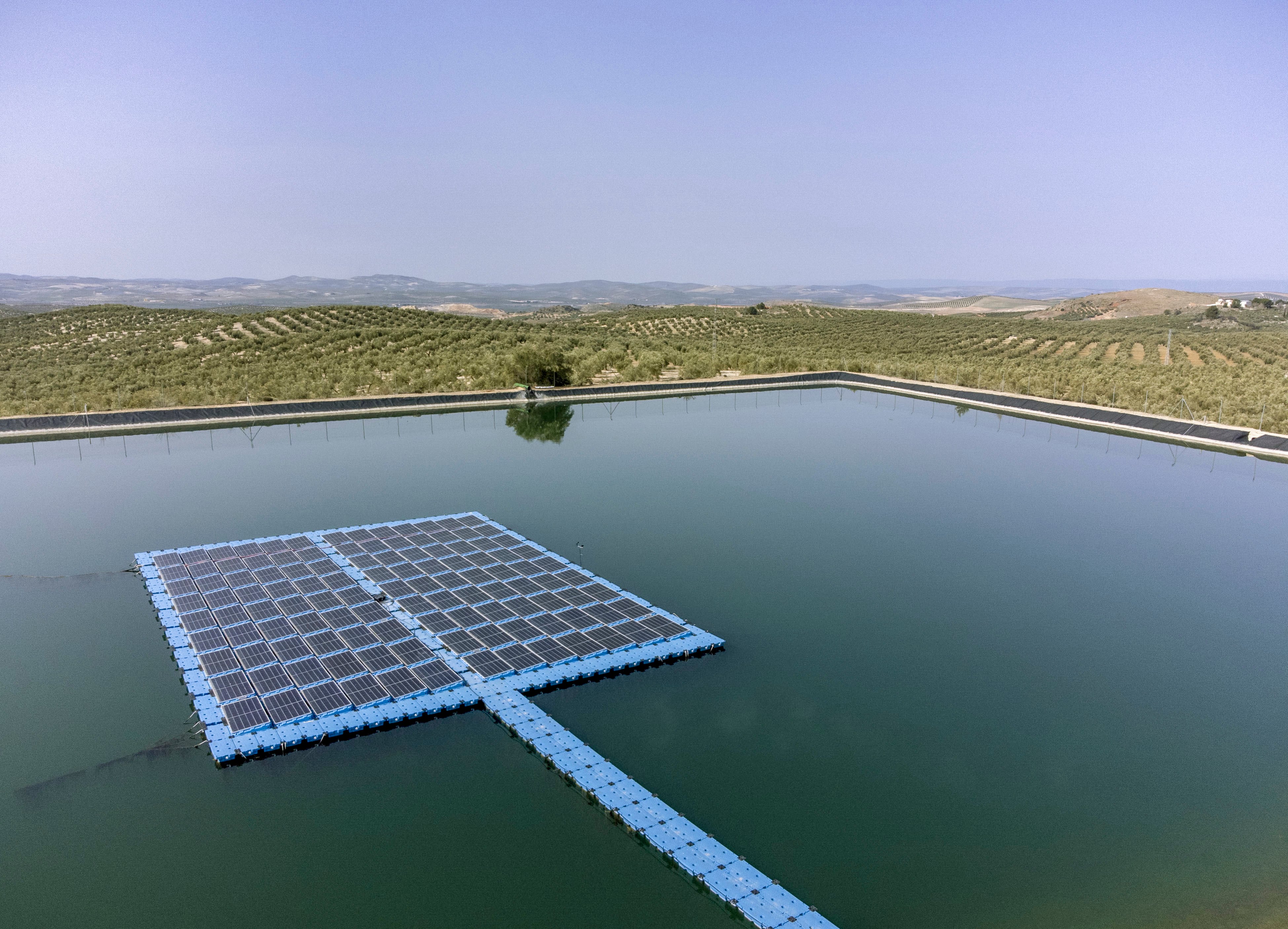 Plantas fotovoltaicas en balsas de riego como ahorro energético EFE/José Manuel Pedrosa.