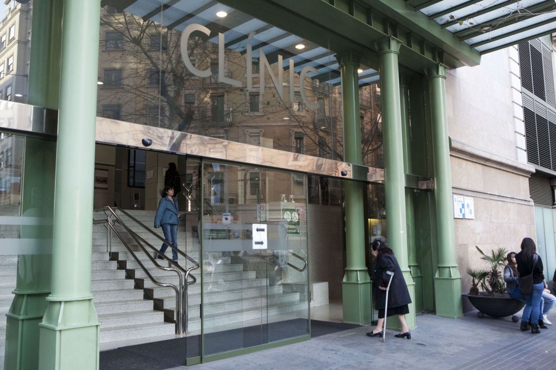 Entrada del Hospital Clínic de Barcelona.