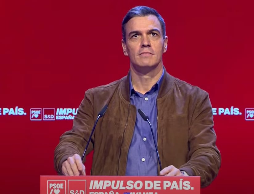 Sánchez en el momento en el que ha pedido ayuda en el mitin / PSOE