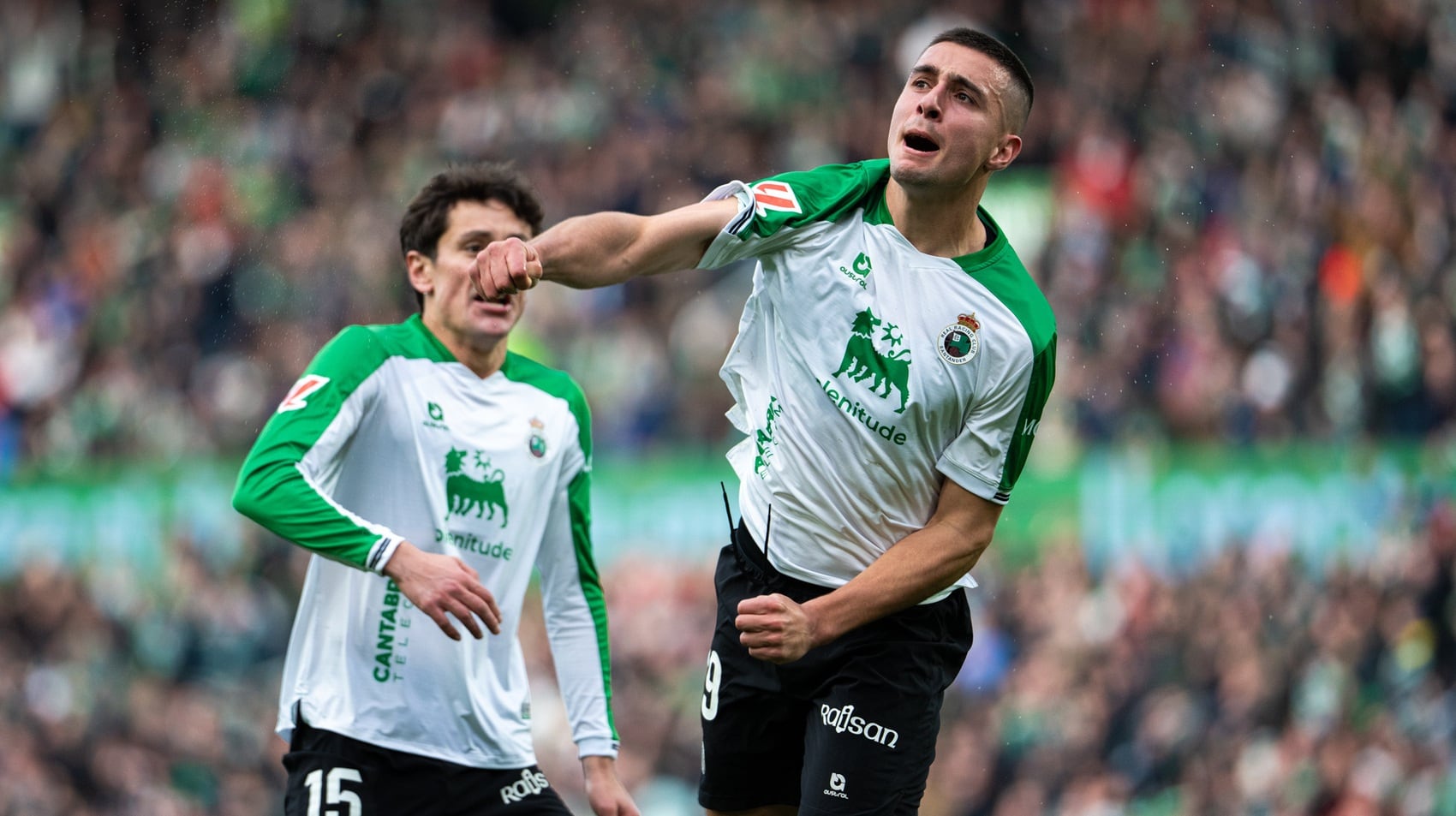 Karrikaburu, festejando un gol.