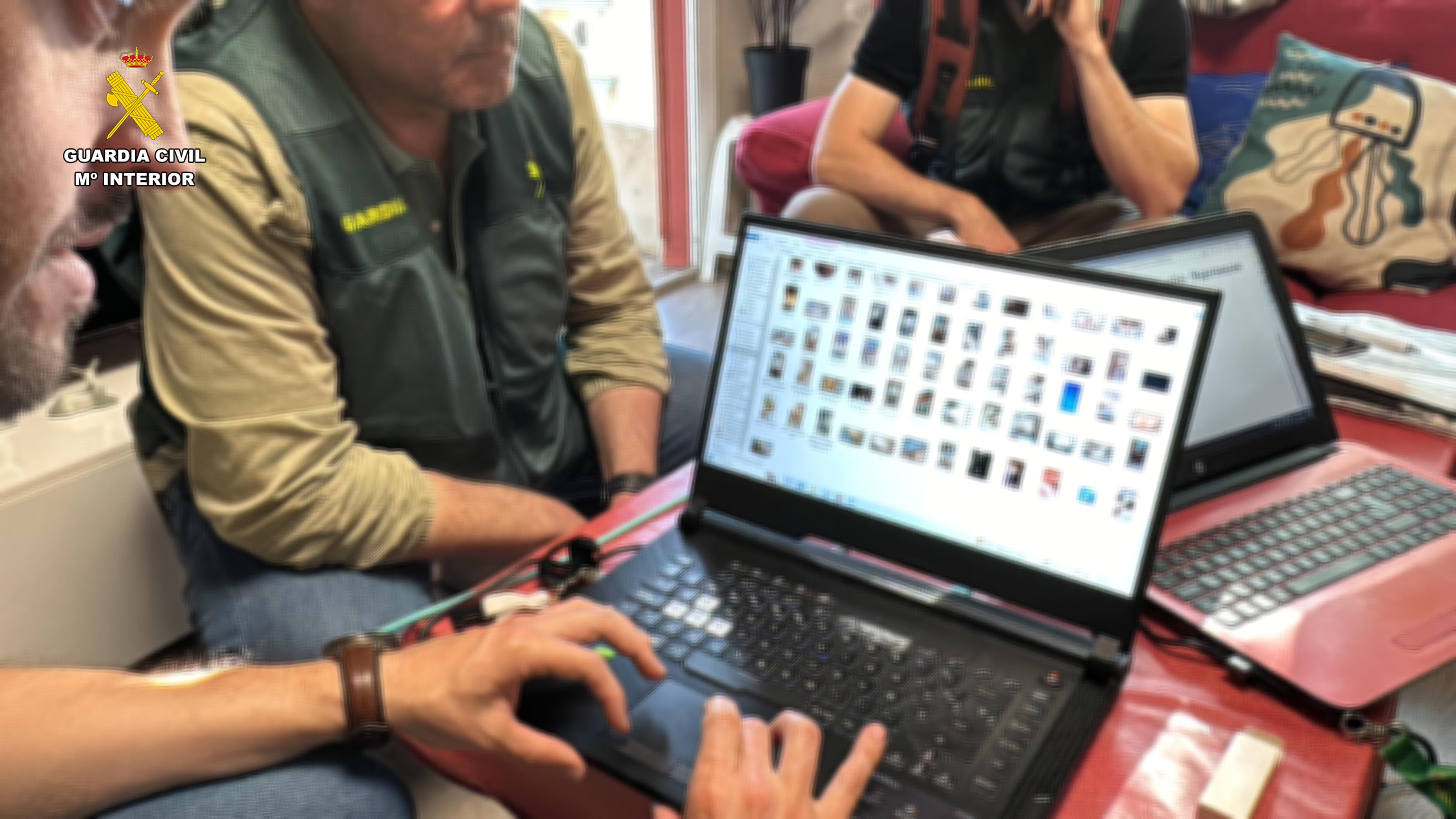 Detenido un ciber-depredador sexual de 22 años que se hacía pasar por una niña de 8 años para obtener material pornográfico