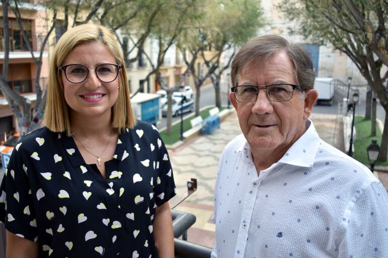 La alcaldesa de Petrer junto al pregonero de las Fiestas Mayores 2018 