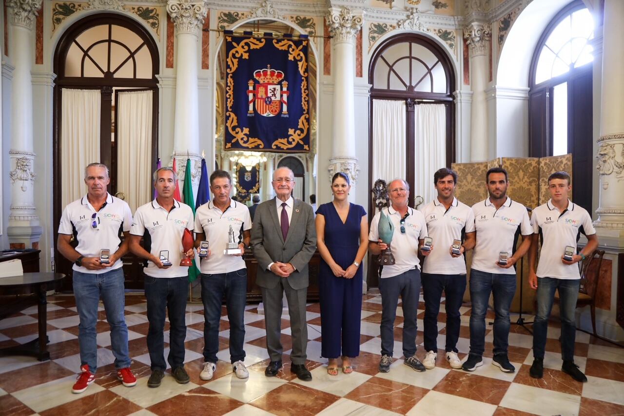 El Alcalde Francisco de la Torre recibió al equipo del Teatro Soho Caixabank, ganador de la XL Copa del Rey Mapfre de Vela