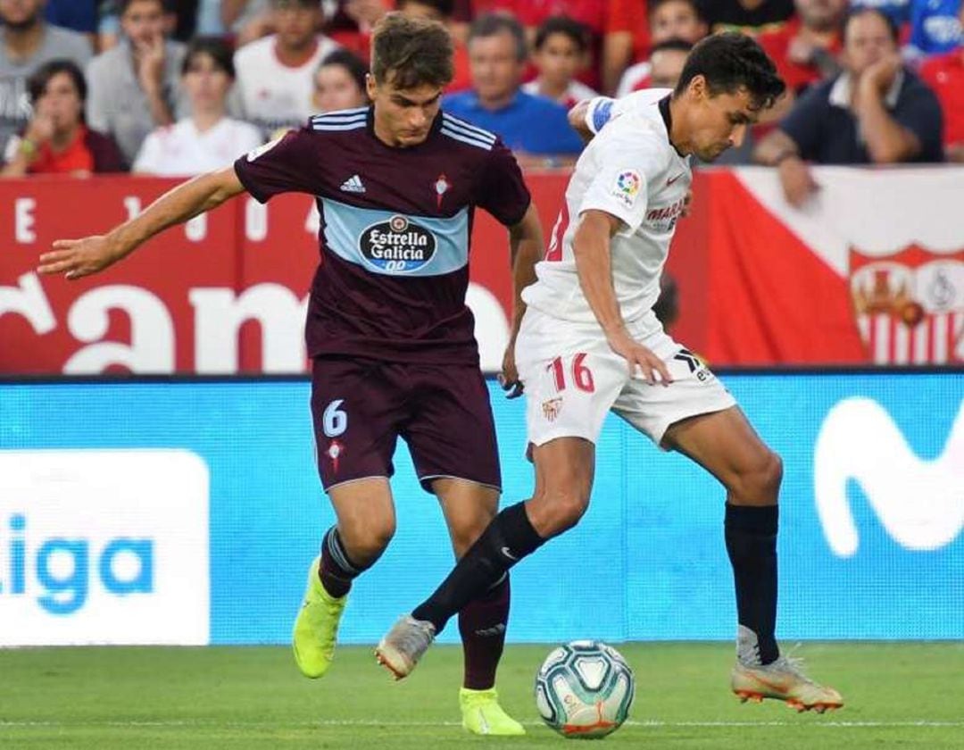 Denis Suárez y Jesús Navas durante el Sevilla-Celta.