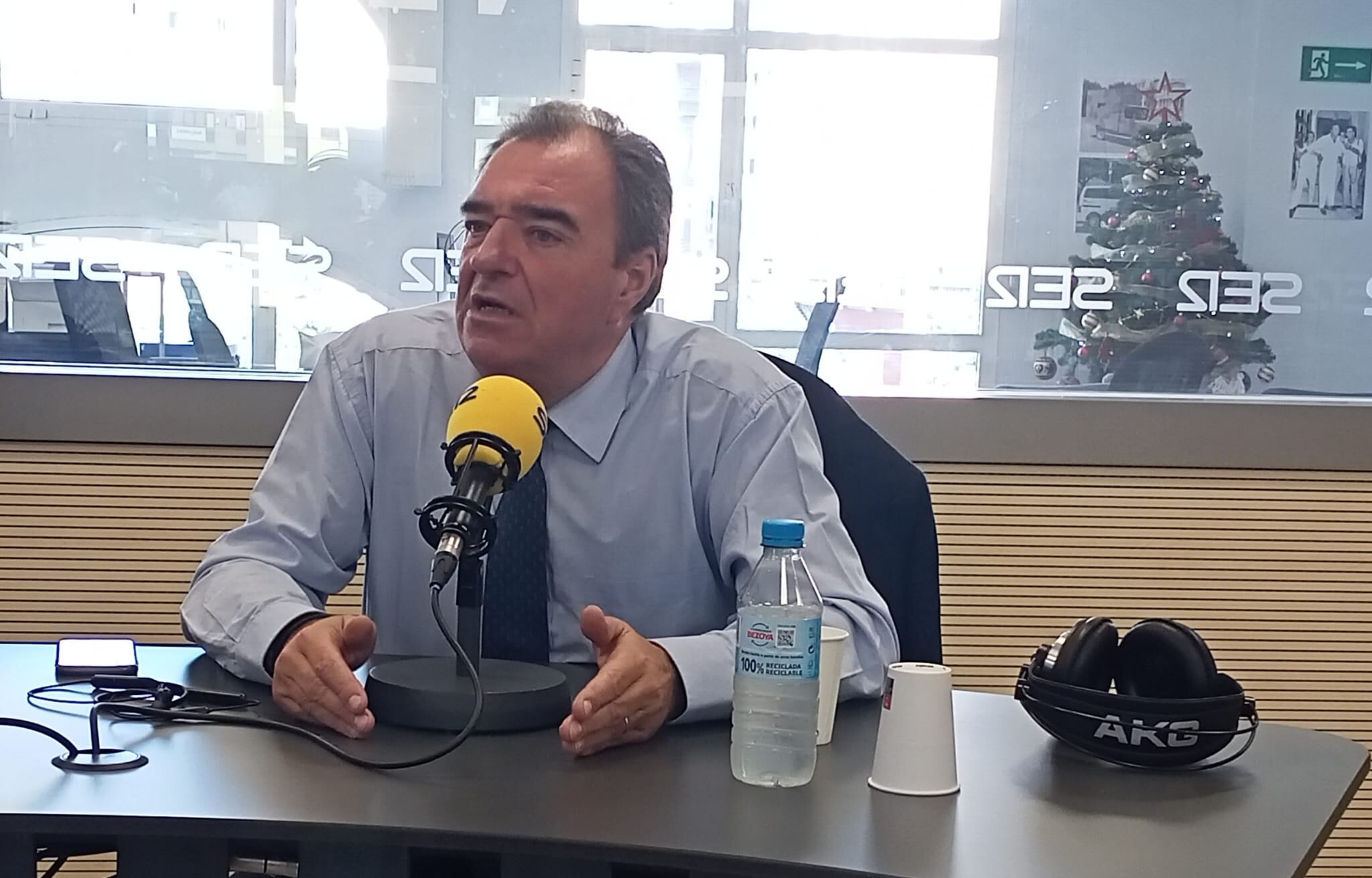 Santiago Pozas, consejero y director general del CD Tenerife, en los estudios de Radio Club Tenerife.