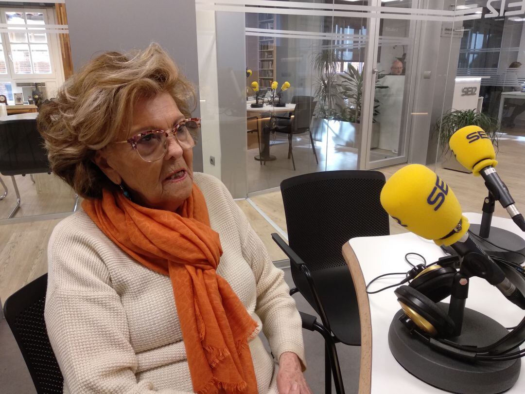 Leonisa Ull en el estudio de Radio Aranda Cadena SER