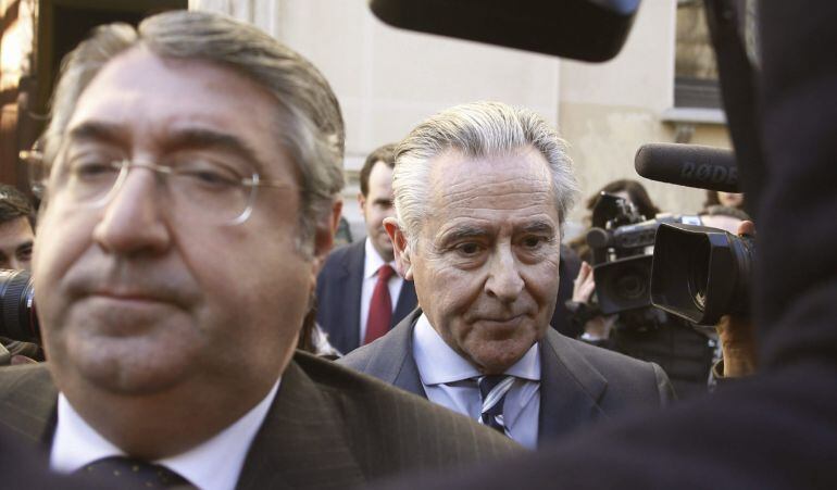 El expresidente de Caja Madrid Miguel Blesa, a la salida de los juzgados de Plaza de Castilla.