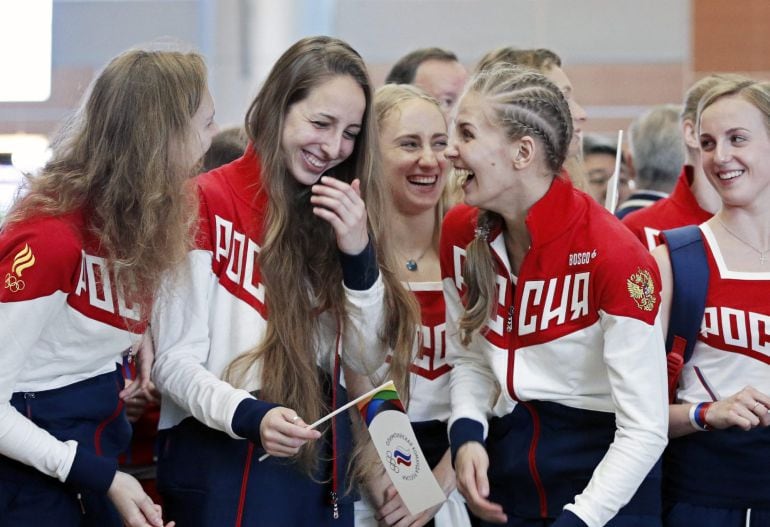 El equipo olímpico ruso asiste a una ceremonia de despedida antes de partir hacia Río de Janeiro 