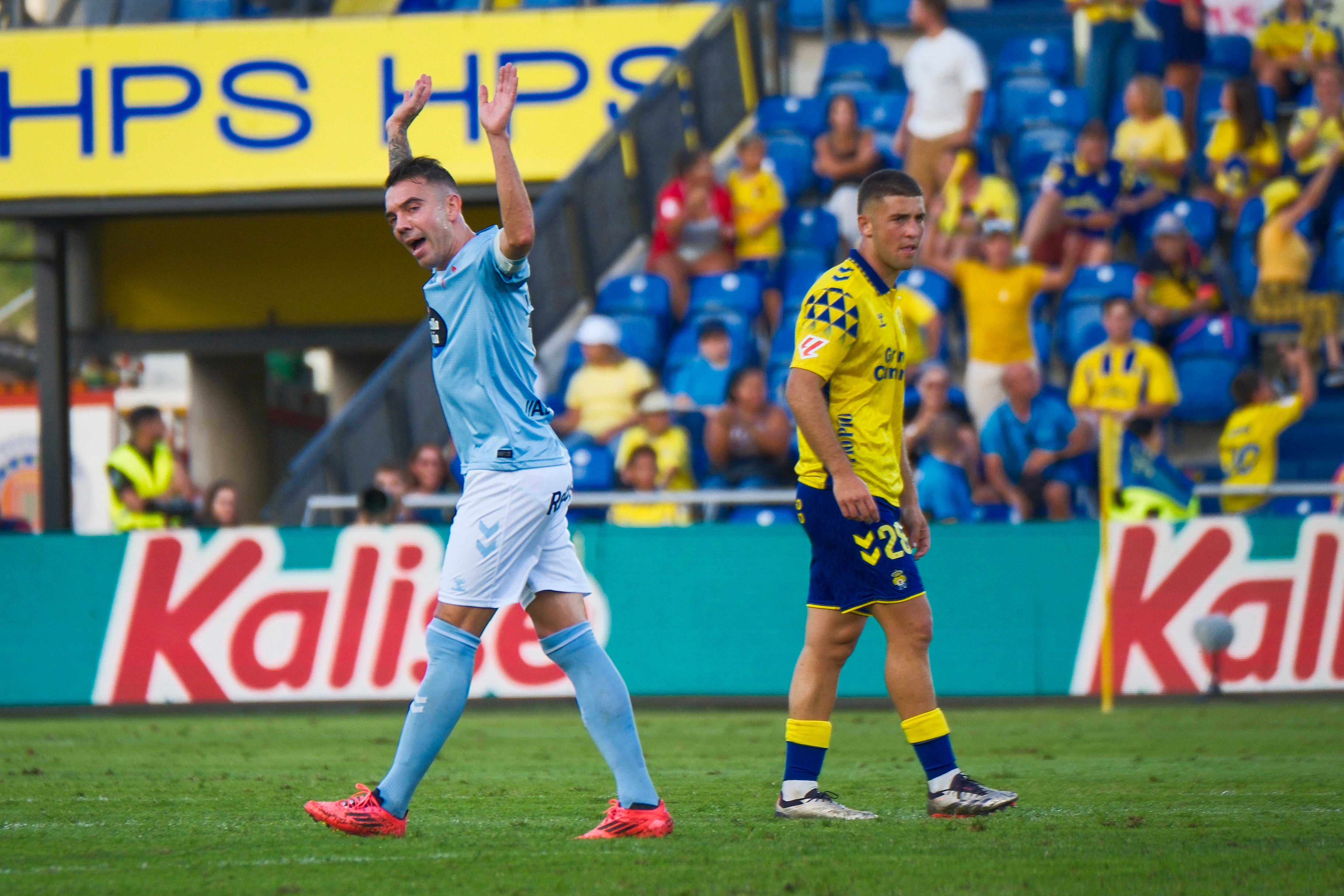 LAS PALMAS DE GRAN CANARIA, 05/10/2024.- El delantero del Celta Iago Aspas ex expulsado del encuentro de la jornada 9 de LaLiga que UD Las Palmas y Celta de Vigo disputan este sábado en el estadio de Gran Canaria. EFE/Angel Medina G.
