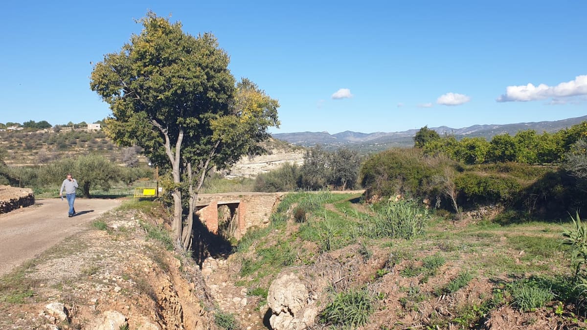 Arrancan las obras para salvar un puente histórico a punto de desaparecer en Montitxelvo